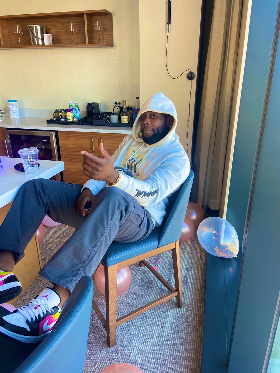 alebleyks's tweet photo. I be chilling bro 😎 https://t.co/mPEcp1jQvR