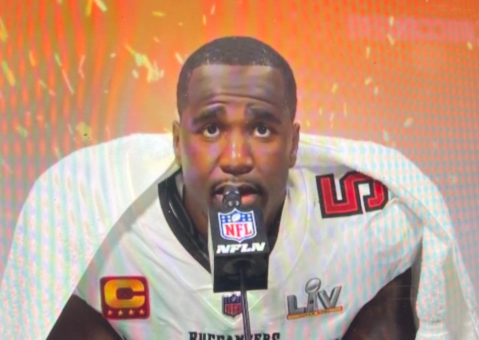 jayRecher's tweet photo. Lavonte says that the pressure was on them because the #TBLightning won the Cup and the #Rays went to the #WorldSeries 

"They had our backs &amp; were rooting on us on....It's a family thing" 

#TeamTampaBay 

#GoBucs  #ChiefsKingdom  #KCvsTB #SuperBowl  #SBLV  @953WDAE https://t.co/4tC9Pa7jHb