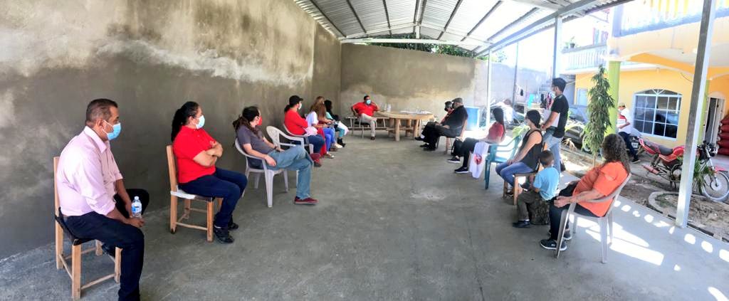 Excelente reunión de trabajo con el alcalde de Orica, Francisco Morazán, Celeo Ferrera, quien postula por la relección en su municipio con un amplio respaldo popular y ahora también con el apoyo de la Nueva Corriente. ¡El Futuro está aquí! <a href="/NCLibre/">#NuevaCorriente / Libre</a> @ReinaPresidente ¡Viva Libre!