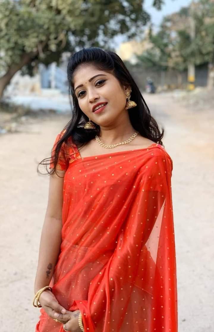 Kajal48207985's tweet photo. "सोच" का प्रभाव "मन" पर होता है,"मन" का प्रभाव "तन" पर होता है,"तन" और "मन" दोनों का प्रभाव हमारी सम्पूर्ण "ज़िन्दगी" पर होता है
और
"ज़िन्दगी" का "आनंद",अपने तरीके से ही लेना चाहिए,"लोगों" की "खुशी" के "चक्कर" में तो,"शेर" को भी  सर्कस में "नाचना" पड़ता है
🙏सभी मित्रो को Զเधे Զ https://t.co/c1zWHaqi8T