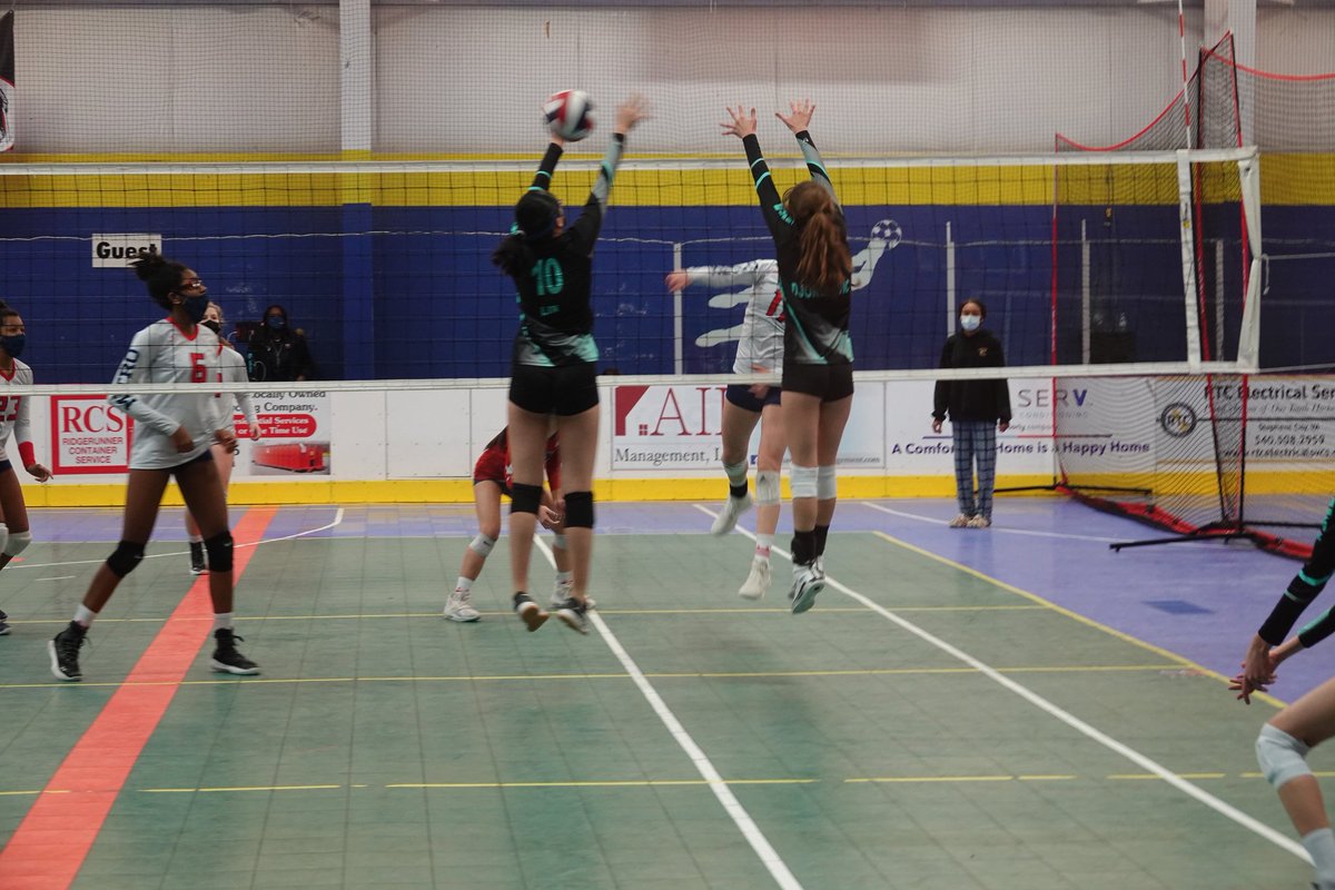 BracaDjordjevic's tweet photo. 🏐 Sunday
5️⃣ matches
3️⃣ wins
1️⃣ split
1️⃣ loss in the finals
@emadjordj3vic #mvsavbc #mvsacharge #chrva #volleyballdad #girldad❤️ https://t.co/tv6AH9UfIO