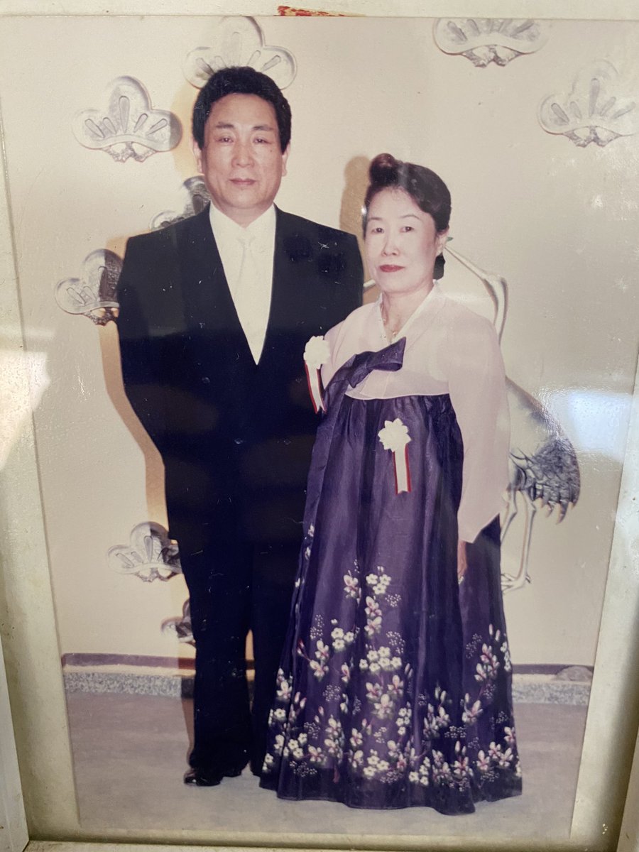 僕のじいちゃん(84歳)
韓国から来たので未だに夢で韓国語喋ってます。
日本にきて70年たつのに、、、

※写真は20年前

#在日韓国人　#祖父　＃祖母