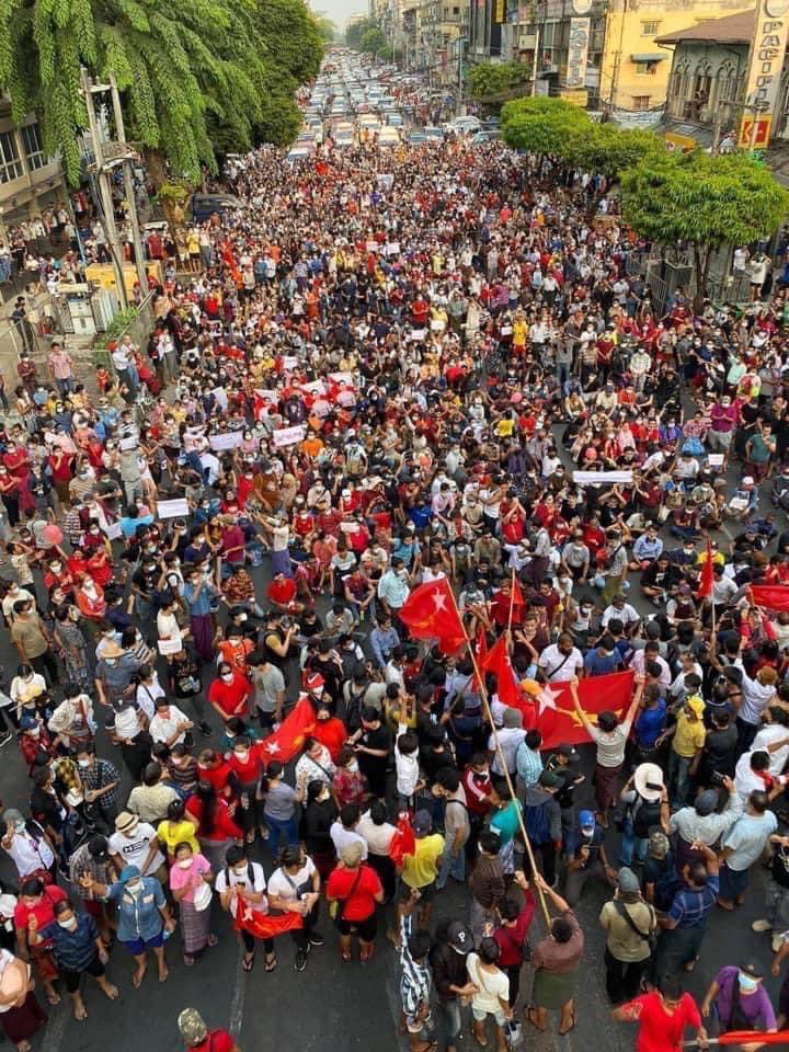 PhomeShein's tweet photo. This is for international community 
Dear World,

Myanmar has gone dark.   
#savemyanamar 
#rejectmilitarycoupmyanmar
#HearTheVoiceOfMyanmar. https://t.co/ni3ySMaR2D