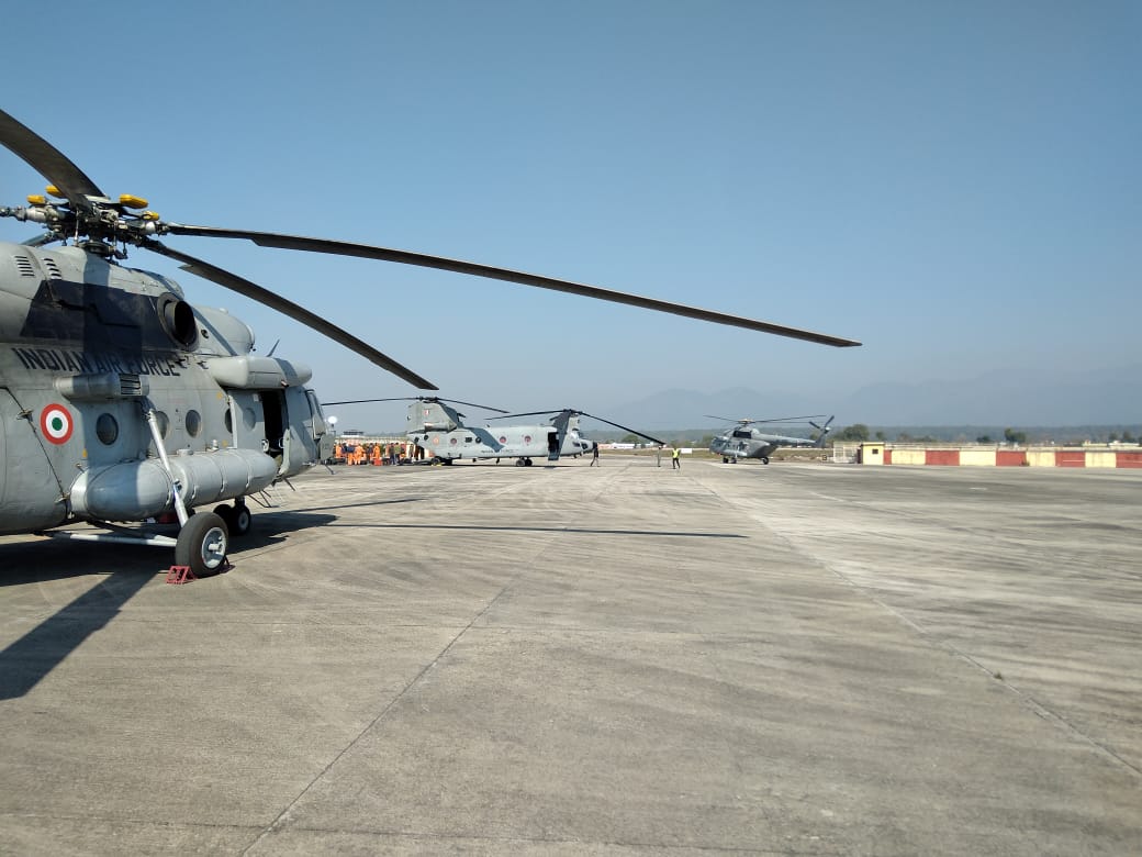 #HADROps
#Uttarakhand

The second wave of Mi-17 and Chinook helicopters has been launched from Dehradun for Joshimath with rescue & relief teams on board. IAF Task Force Commander is coordinating with state authorities for ongoing HADR efforts.