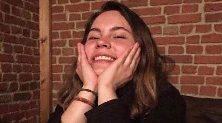 fatihtezcan's tweet photo. Beyza Buldağ güzel güldüğü için (?!) değil, MSGSÜ’de okuyup TİP üyesi olmasına rağmen Boğaziçi Üni’liymiş gibi @boundayanisma hesabını açıp 16 bin Boğaziçili öğrenci adına yazdığı nefret dolu metinlerle devleti tehdit, halkı tahrik edip kaos ve kan talep ettiği için tutuklandı! https://t.co/CWjhaGVL8C