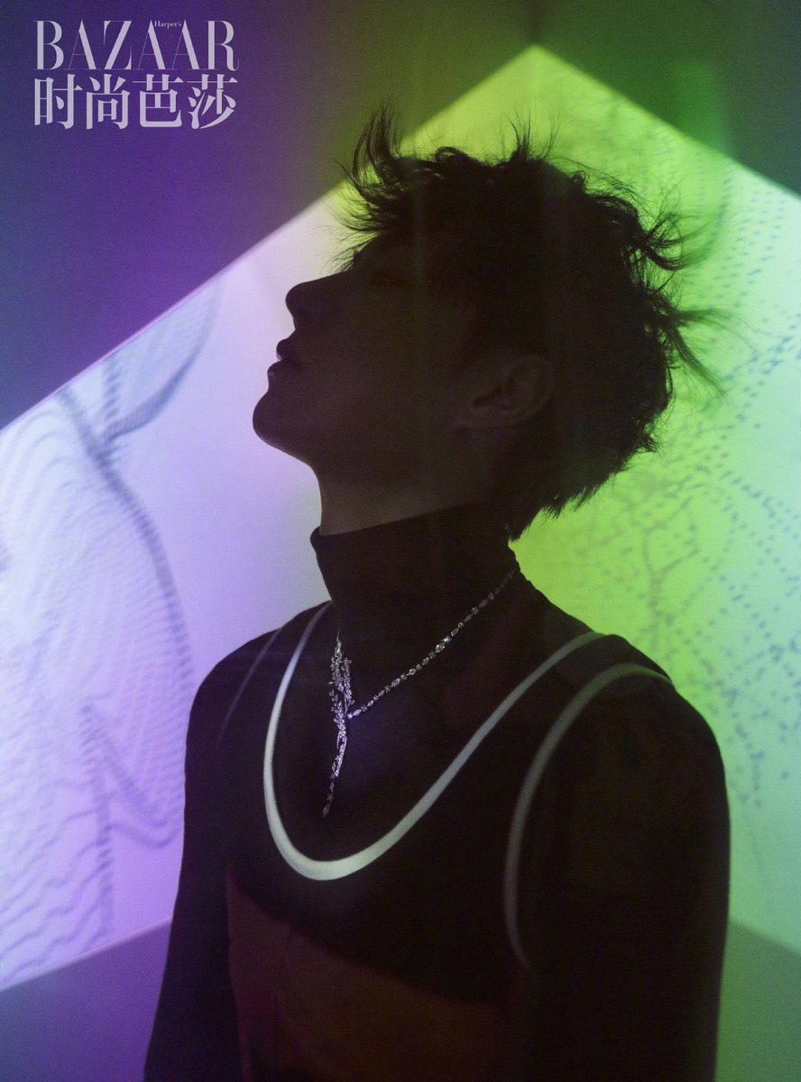 JNindaeyo's tweet image. ความปังของ BAZAAR เล่มนี้ คือเค้าเป็นปกเดือนมีนาคม จัดเป็น season opener issue เทรนด์แฟชั่นใหม่จะเริ่มที่เดือนนี้ (spring summer) แล้วรันไปจนจบที่คอลเลคชั่น pre-spring อี้ป๋อเป็นผู้ชายแต่ได้เปิดซีซั่นโดยมีคุณเฉินม่านถ่ายงานให้ แสดงว่าน้องได้รับการยอมรับในแวดวงแฟชั่นมากจริงๆ ค่ะ