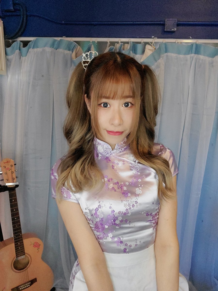 kuyumi_seishun's tweet photo. こんにちは♪ 月曜日になったわ(ฅ´ω`ฅ)
そして 昨日のチャイナドレス姿のみんぱー先生でした💖
金色と紫 どっちがお好みですか🥰
#青SHUN学園 #みんぱー先生 #くゆみ #MaidPlanet #香港 https://t.co/zldk5ZLKXH