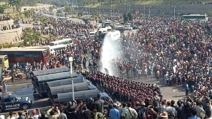takhon_intel's tweet photo. We can't give up 💪🇲🇲
#WhatIsHappeningInMyanmar 
#Coup8Feb https://t.co/xMtAH2wGHL