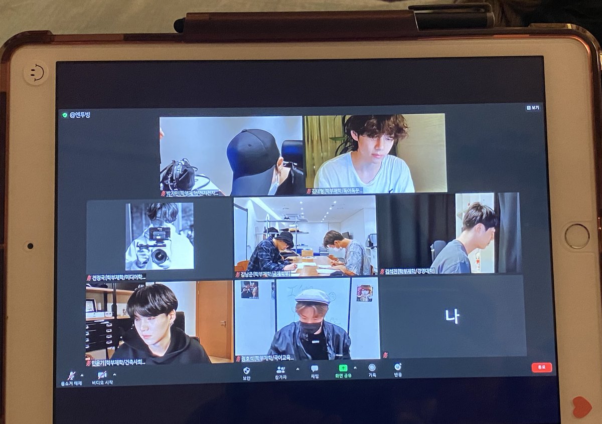 epiphanq's tweet photo. this video is genuinely so helpful if you're lazy asf to study like hello ?? bts study buddies https://t.co/uNcMeW2DNc