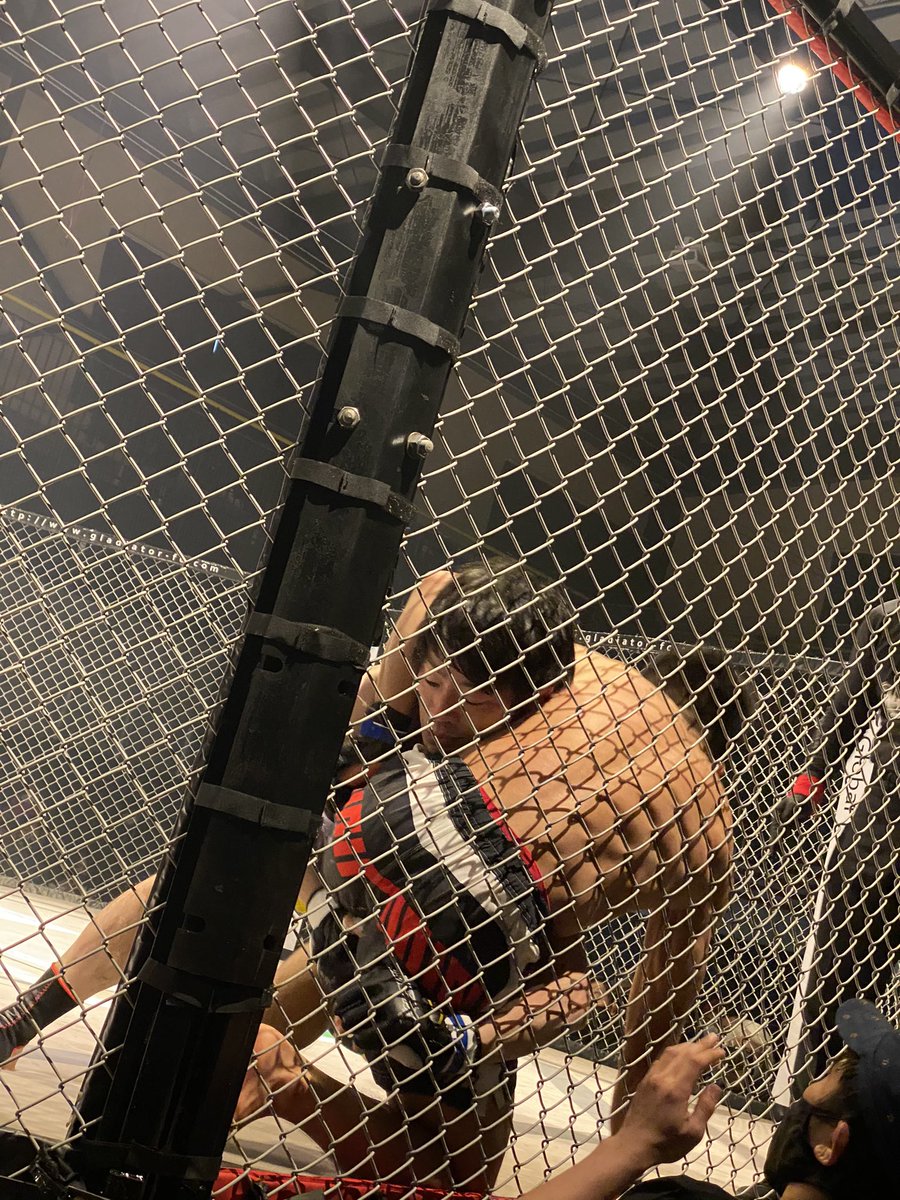 maimai_bjj's tweet photo. メイン以外もものすごいカードが揃った今大会。
竹本選手と清水選手の試合巧者同士の対決、12秒間に見たMIKE選手と原口選手の凄み。吉村友菊選手と植木新選手も印象に残りました😊
最高の大会をありがとうございました
#GLADIATOR013 #竹本啓哉 #清水俊一 #MIKE #原口央 #植木新 #吉村友菊 https://t.co/PuaSqqBSCw