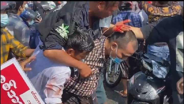 Tetetar28's tweet photo. In Naypyitaw, captial city of Myanmar, WITHOUT WARNING police used water pressure truck &amp; made harmful to the people who were demonstrating peacefully.
#HearTheVoiceOfMyanmar 
#SaveMyanmar 
#RejectTheMilitary
#WhatishappeninginMyanmar 
#saynotodictatorship https://t.co/JYbdLJG9w4