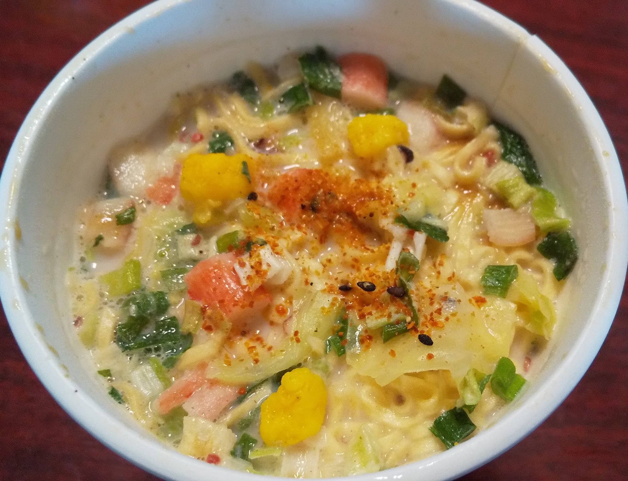 Hazki 今日のお昼ご飯 西宮桃ちゃん流 カップラーメンシーフードアレンジ カップ麺をあまり食べないので 味の違いがよくわからんかった 伏黒君には猫の式神も遣っててほしい じゅじゅさんぽ 呪術廻戦 T Co P9cqsgjpjn Twitter