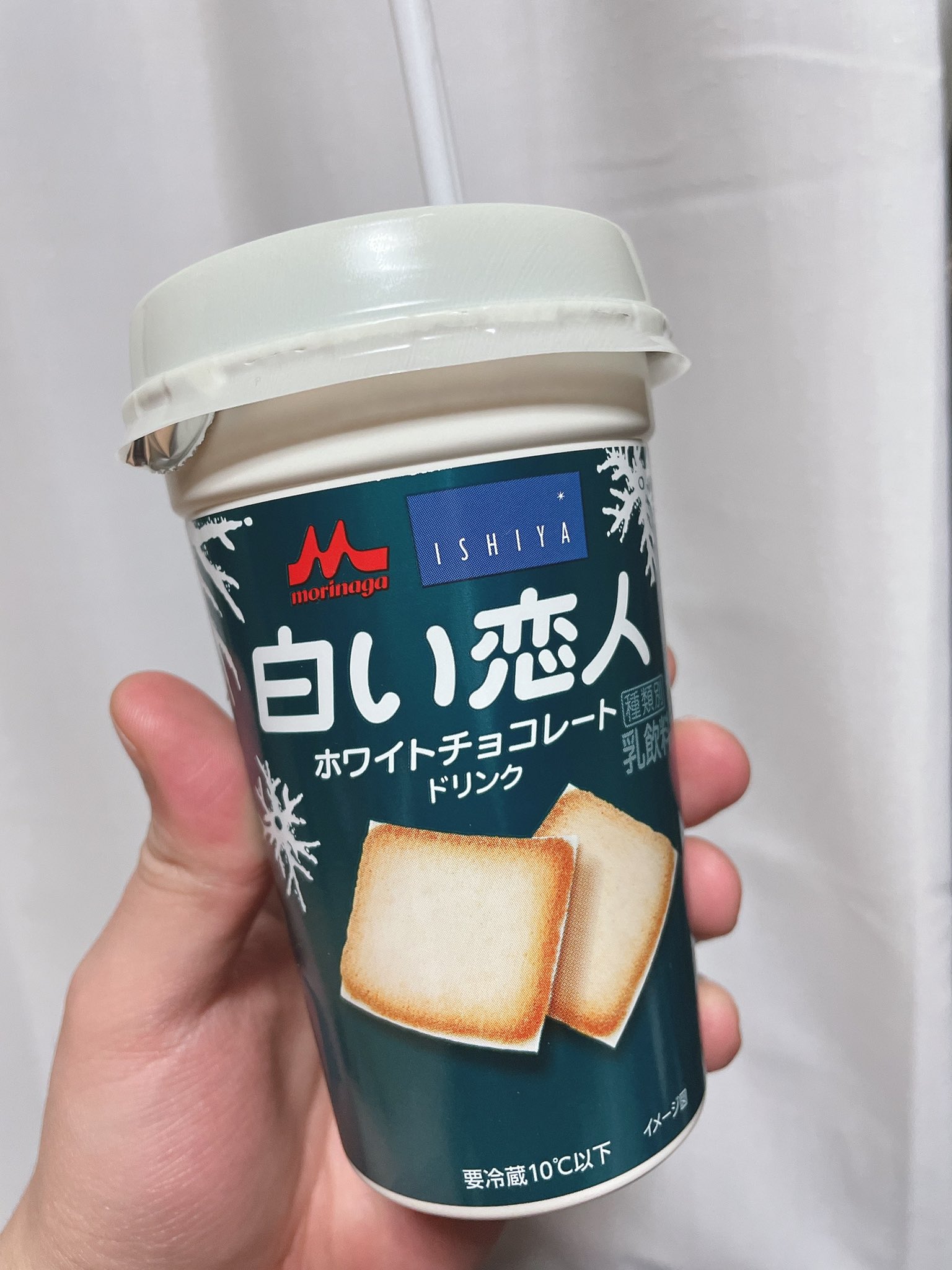 醍醐 たくや コンビニ で見つけた 白い恋人 のドリンク買っちゃいました ホワイトチョコレート の甘さと濃厚な味わいが口全体に広がってラングドシャを感じさせるドリンクでなによりデザインも実現性も高く思わず手に取ってしまいました 森永乳業