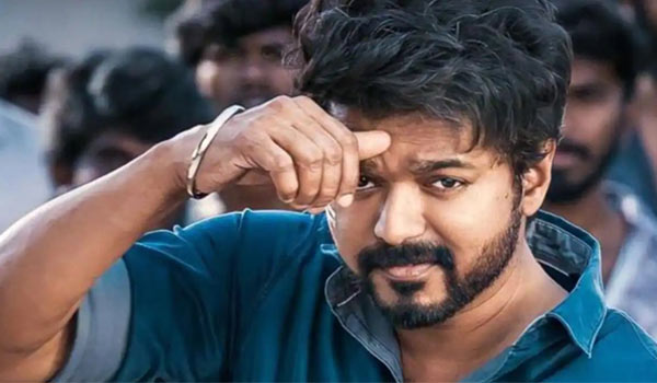 dinamalarcinema's tweet photo. லைக்குகளைக் குவித்து வரும் மாஸ்டர் டெலிடட் சீன்ஸ் #Master #MasterDeletedScene #actorvijay  https://t.co/M14aXs0is4 https://t.co/GKg1Wz9XwB