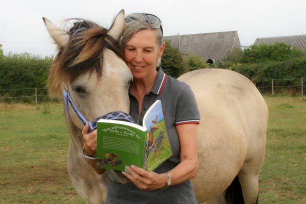 MICHELL64959353's tweet photo. Me having story time with the star of my books The #adventures of Bella & Emily #Book #ponymag #horselovers #equines #pony #Horse #equestrian #mustread #kindle #amazon #ponyrescue #teenager #Retweetplease #animal #rescue #horses #ponyhour #horselover #book #ranch #dressage https://t.co/KKugUsK1c3