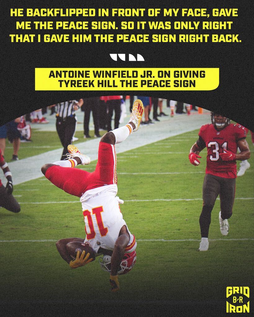 Winfield Jr. returned the favor ✌️ <a href="/brgridiron/">B/R Gridiron</a>