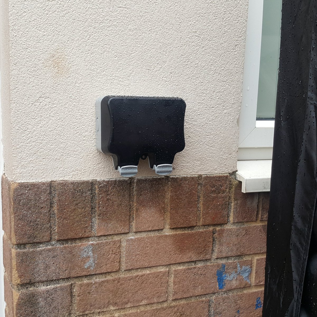 MBElecandHeat's tweet photo. Fitted an weather proof outside socket this weekend https://t.co/6N7YmkqHMs