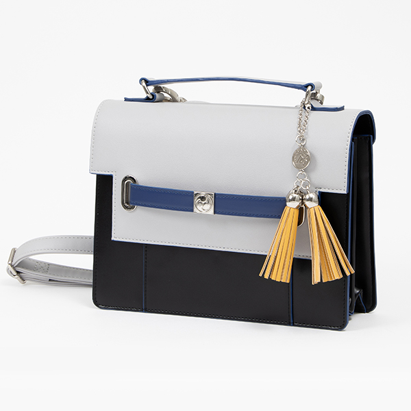 Supergroupies 刀剣乱舞 Online コラボバッグを再販中 山姥切長義モデルは ブラック グレーをベースにしたシックなアイテム タッセルチャームをハンドルの右側につければ よりらしさを感じさせる仕上がりに 今すぐチェック T Co