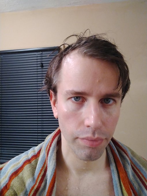 Fresh from the shower :3 https://t.co/JB8VzRhkoj