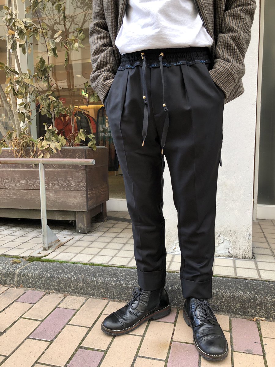 refine_okayama's tweet photo. Refine OUTLET店
QL Mansion Maker×DORMEUIL
150年以上高級生地を作り続けている老舗。ドーメル社のEXELシリーズの生地を使用したスラックス。
ウール100%でありながらストレッチ性と上品な光沢を備え
ウエストには生地の耳部分を使用しアクセントにしています。
#qlmansionmaker
#refineoutlet https://t.co/qWke1KACqx