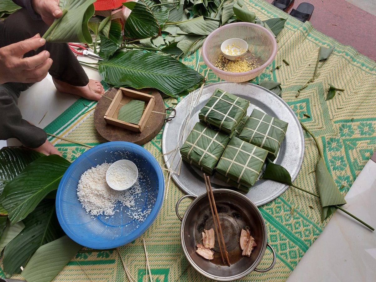 TranVanHuynh's tweet photo. Bánh chưng ngày tết Việt Nam https://t.co/XrH4l7b8oX
