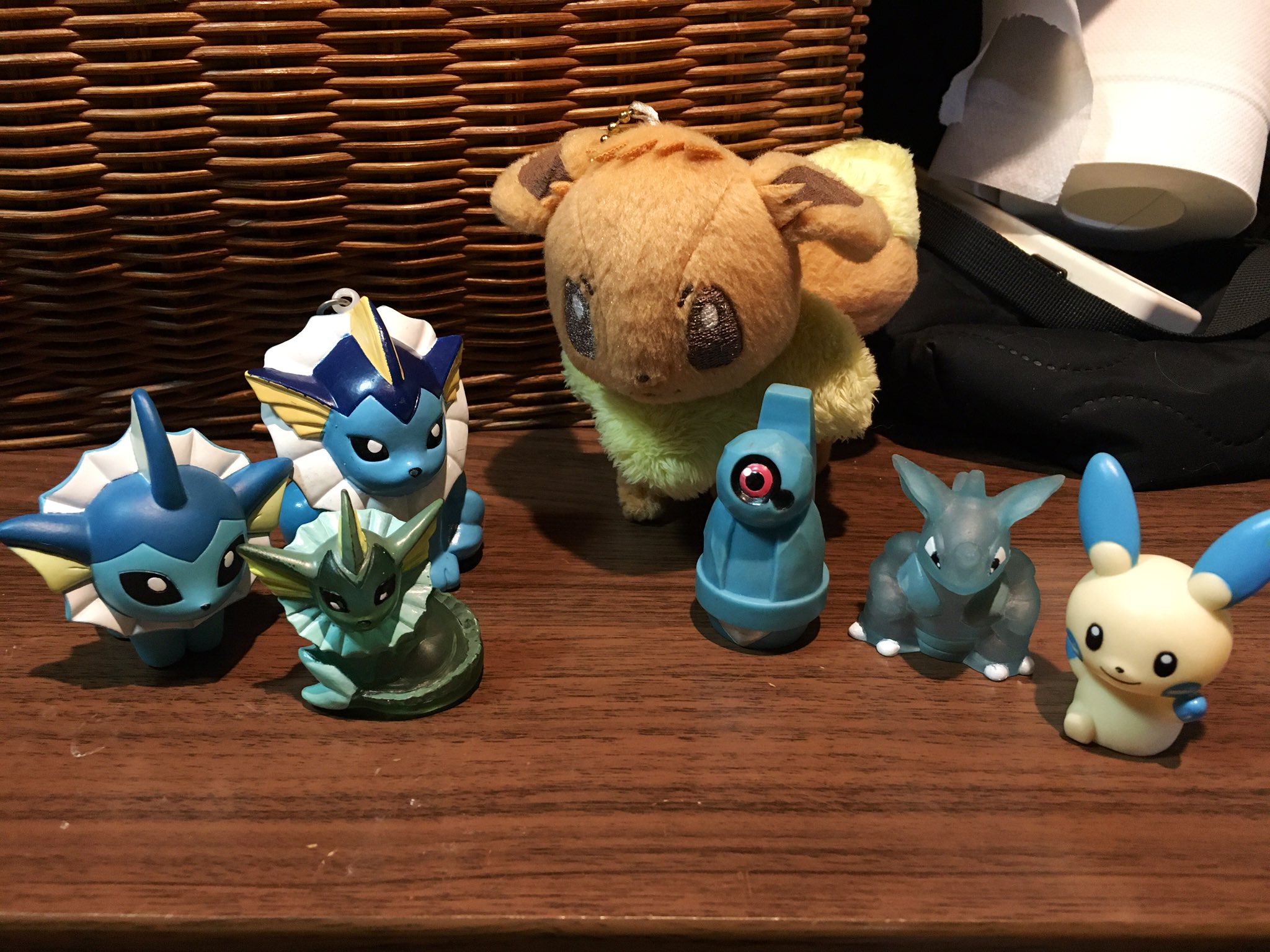 もみねこっ トイプラネットで今日はポケモングッズをたくさん購入 まさか シャワーズのサウンドキーホルダーが前回購入時と同じ店舗にまた置いてあるとは アイラブイーブイのぬいぐるみキーホルダーもあった ˇwˇ T Co Ezkcfynb57 Twitter