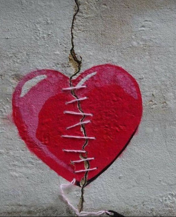 speed_dating237's tweet photo. Peu importe le temps que ça prendra vous trouverez cette personne là qui pourra recoller les morceaux de votre cœur brisé💔. Qui sait? peut-être il sera là ce soir là 🙃
#speeddating237 #ValentineEdition https://t.co/wRQZzGozMi