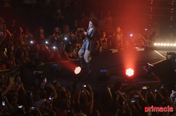 _anacampos's tweet photo. ¡Vamos a por el lunes, con nuestra querida @_MaluOficial_ , y recordando ese precioso tour que tantas alegrías le ha dado: ¡El #TourSI! Cuando la pasión, el arte, la entrega,
el sentimiento, y la energía se unen surge la MAGIA! Sonando "Te conozco desde siempre" en @Cadena_Dial https://t.co/A3Er1ide6c