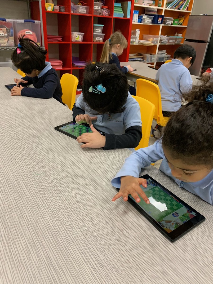 ChessMatec's tweet image. Guess who's not going to let covid stop them from playing and learning #Chess with the #ChessMatecApp? THESE GUYS!👇 Wish these awesome kids from our project in Canada good luck in the comments!💕