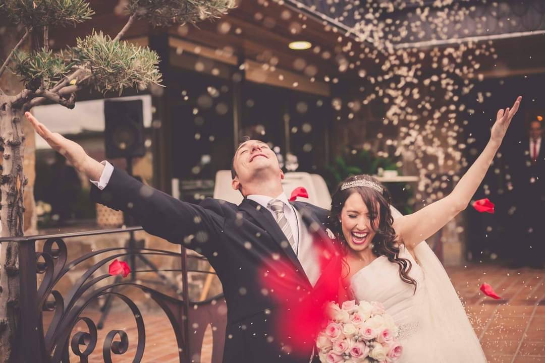 ¡Gracias Jose y Sandra por compartir vuestra felicidad con nosotros! 💞
#LaRomanée #BodasConEstrellas
📸 <a href="/Setroimagen/">SetroImagen</a>