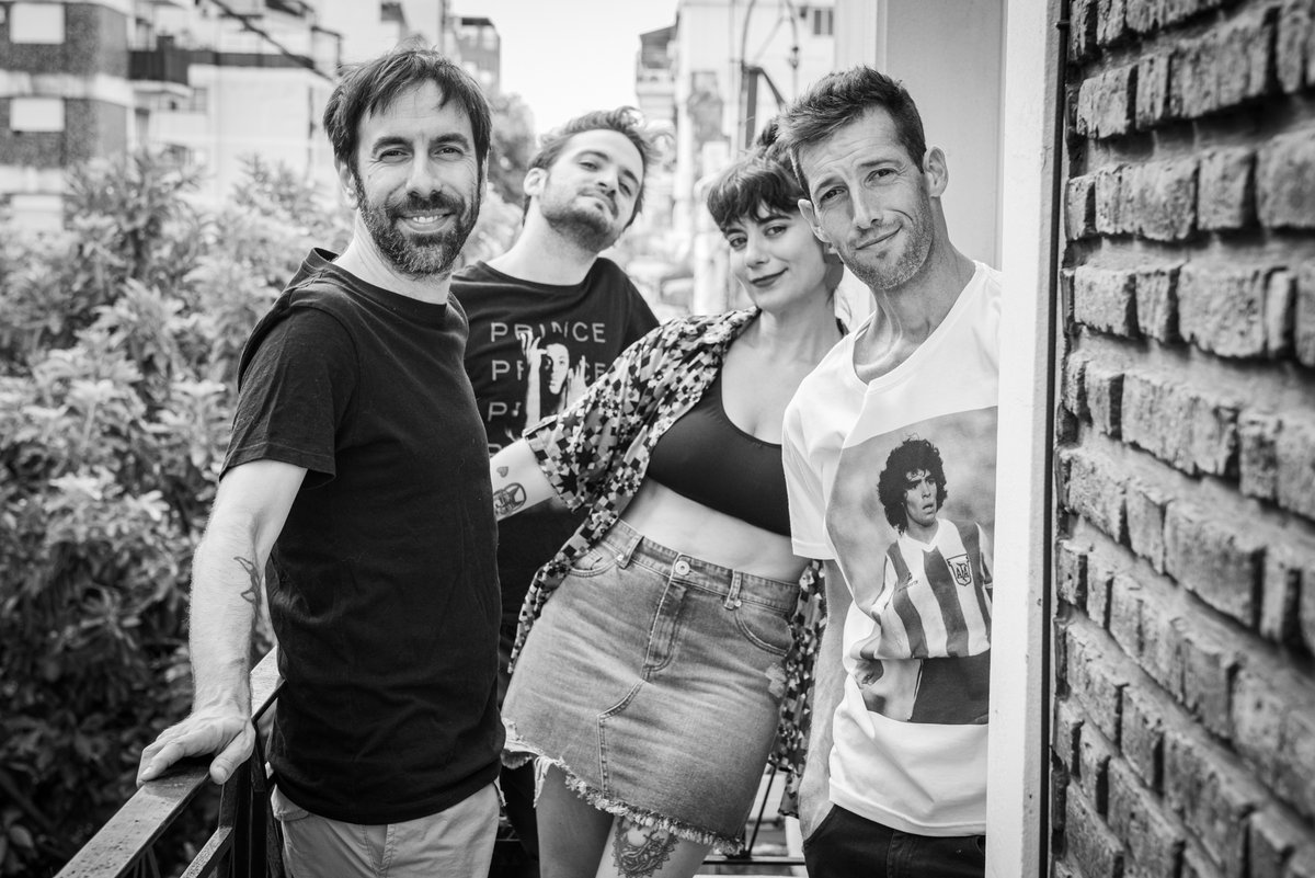 🌧️Los lunes de lluvia son ideales para escuchar #SexyPipol ¡Y hoy tenemos un programa tremendo! Ciencia con <a href="/muycarba/">Carba.</a> , el #Faloranking de <a href="/beastieboys/">Beastie Boys</a>, una entrevista más que particular, noticias y la mejor música💫

➡️¡Hasta las 13 estamos acá congo.fm!