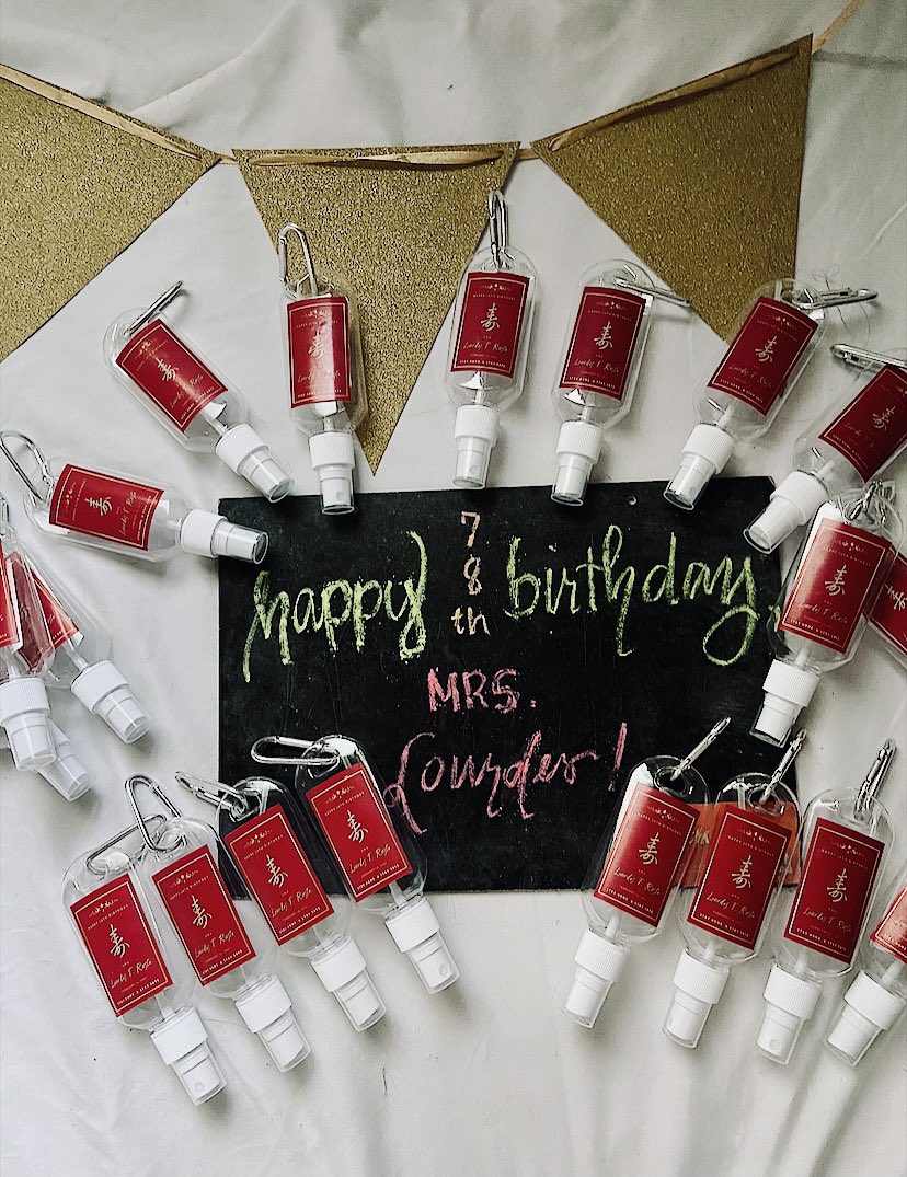Cheksadnll's tweet photo. Hi twitter! 😛 

Selling personalized spray bottles (with 70% ethyl alcohol or hand soap inside) for P69 !!! Discounts for bulk orders 💗 

Ang mu retweet/palit naay date ig valentines https://t.co/JmcGTCYMU1