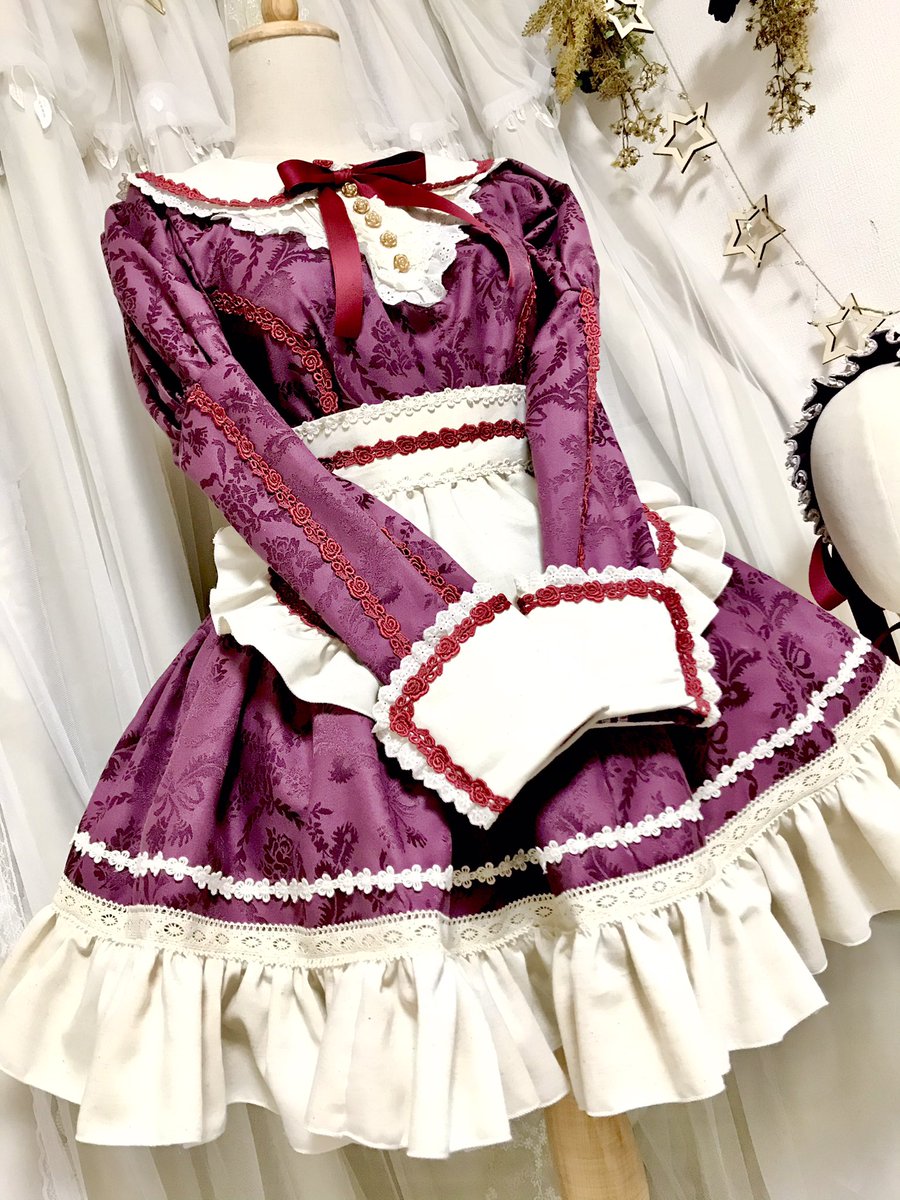 箱庭のラーナ 薔薇柄のジャガード生地で長袖ミニ丈のメイド服を製作しました クラシカルな色合いでまとめお洋服感のある衣装です