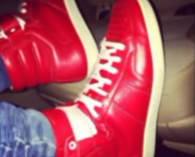 July 28th at Kansas City a Batman signal was displayed, like summoning someone...the day after the anniversary on July 24th Zayn tweets a cryptic message..