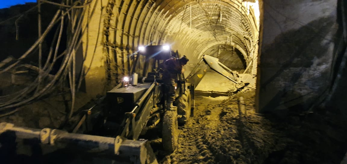 adgpi's tweet photo. #Uttarakhand

#Update: #UttarakhandGlacialBurst 

The mouth of the Longer tunnel cleared after tireless efforts of #IndianArmy personnel. The operation to rescue the people trapped in a tunnel is underway. https://t.co/dYlRFTvZR7