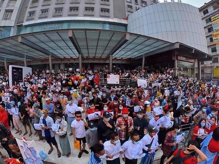 takhon_intel's tweet photo. We need Democracy!!!
We can't accept The Military Coup!!!

#WhatisHappeningInMaynmar 
#Coup8Feb https://t.co/lxVkPUEBz3