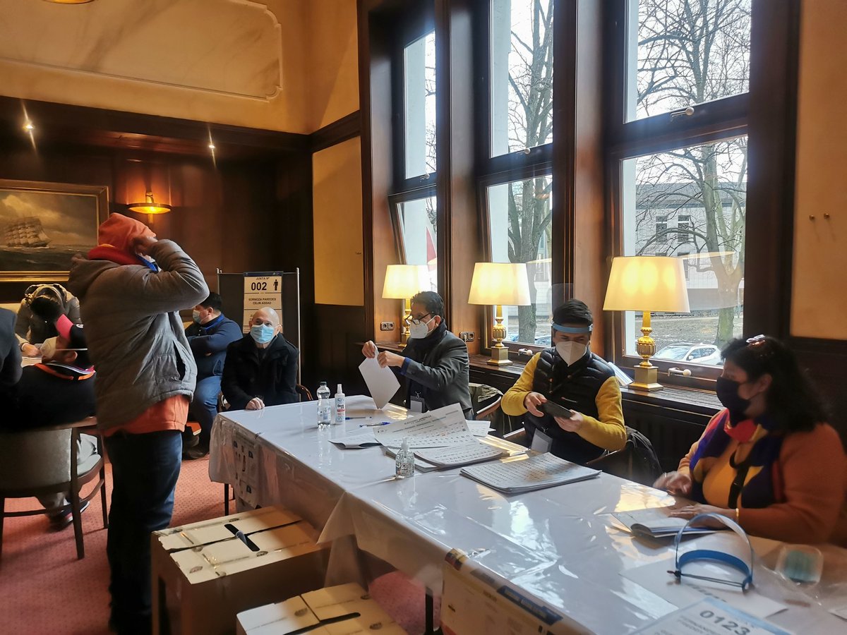 #Elecciones2021Ec
Con gran responsabilidad los ecuatorianos residentes en el norte de Alemania acudieron este domingo a votar.

El Consulado del Ecuador en Hamburgo garantizó el desarrollo de la jornada electoral en total orden y con respeto de las normas de bioseguridad.