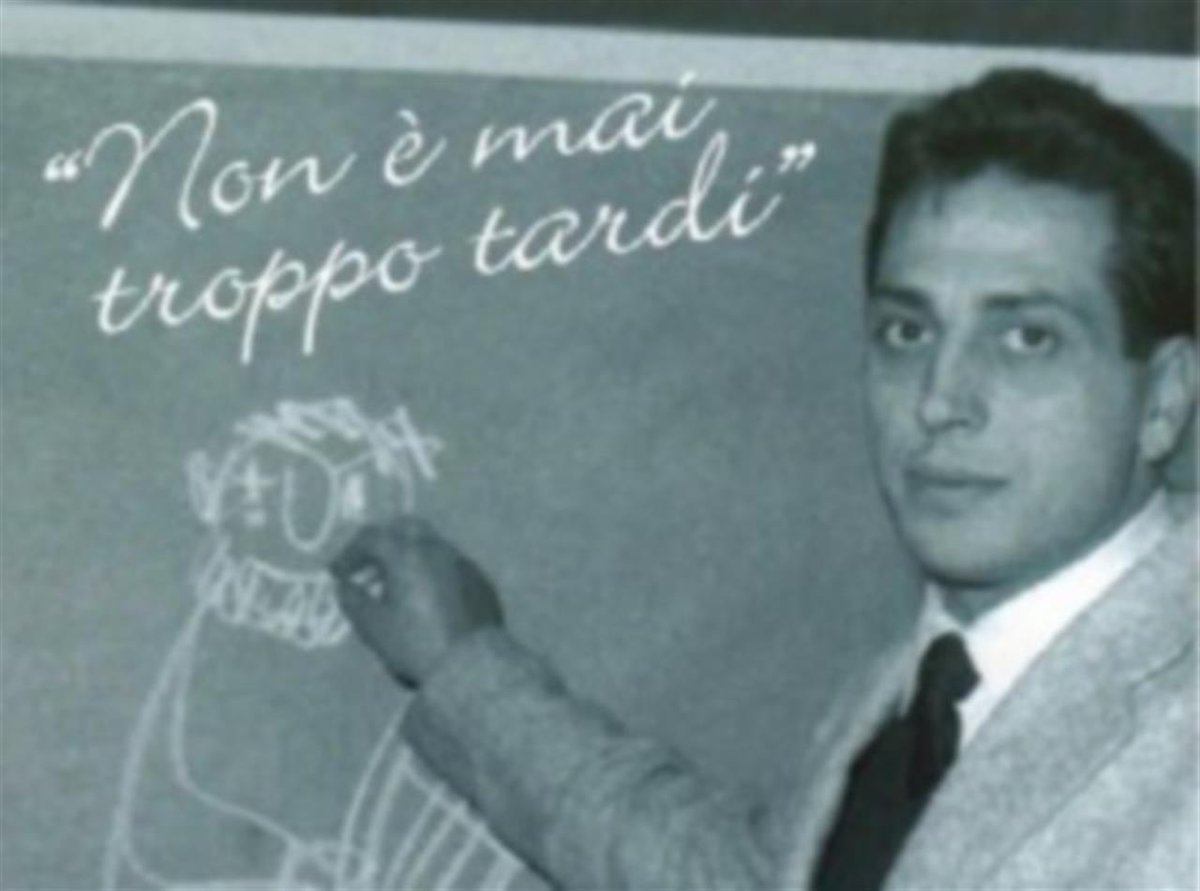 FranTambSMM's tweet photo. Figlio dell'Italia del tempo, #nonÈmai troppo tardi è stato il programma più bello ed utile della storia televisiva italiana.
Oggi si parla di analfabetismo digitale, di digital divide; non sarebbe bello/utile avere un Maestro Manzi 2.0 per questo? Ci penso. #unTemaAlGiorno https://t.co/U0AtpuIjnB