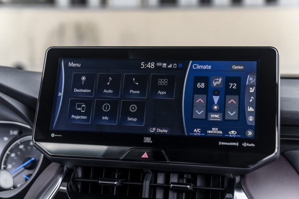 AtkinsKrollGuam's tweet photo. The 2021 Venza with Audio Plus.  Standard on LE and XLE and includes an 8-inch touchscreen. Coming soon to Atkins Kroll.

#Venza #EleganceElevated #AtkinsKroll #ComingSoon https://t.co/lbdKbnEFs6