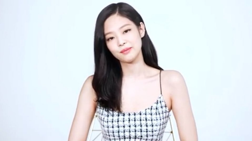 ShibaArmy1000x's tweet photo. JENNIE for Chumchurum SOJU. She is so fresh and pretty! @BLACKPINK https://t.co/DrAUM5svJt