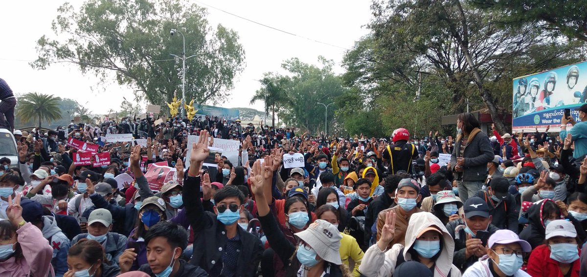 ThazinZaw9's tweet photo. စစ်အာဏာရှင်စနစ် အမြန်ကျရှုံးပါစေ✊
#JusticeForMyanmar
#Reject_theMilitary
#HearTheVoiceOfMyanmar
#Civil_Disobedience_Movement
Our Loikaw❤️ https://t.co/VfIEGyQSX7