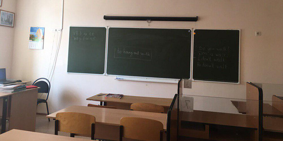 класс в школе. карантин в школе фото. школу 15 закрывают. 5 школа тверь. школа братск гидростроитель.