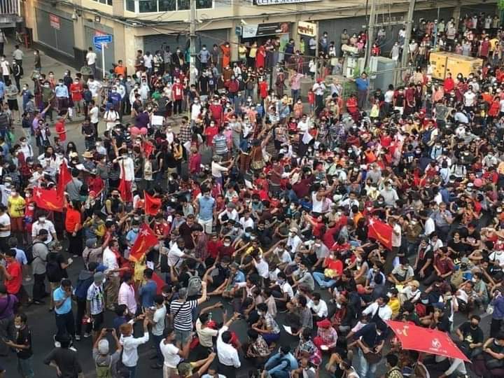 KhineHninOo7's tweet photo. GIVE BACK DEMOCRACY

#Feb8Coup
#WhatsHappeningInMyanmar https://t.co/T4z7ZdclR9