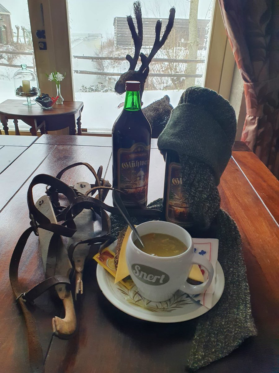 De_Hooiberg's tweet photo. Af te halen tijdens/na een Winterse wandeling!

Aangezien Koning Winter voorlopig regeert hier, komende week:
Warme Chocolademelk
Wentelteefjes,
Erwtensoep,
Anijsmelk,
En Glühwein!🍷

Een belletje naar 06-215 53 128 en het gewenste doorgeven, zorg ik dat het (heet) klaarstaat!⛄ https://t.co/IbsashIpTC