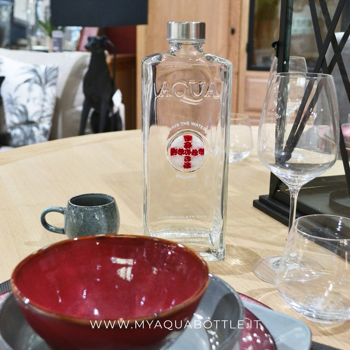 Decorating your home with green & ecological solutions is a way to save and respect the environment.
#MyAquabottle: artistic #glassbottle for still & sparkling water!
From our My Country Bottle collection: #MuranoGlass #Murrina - England Flag

#savetheplanet #ecologicaldesign