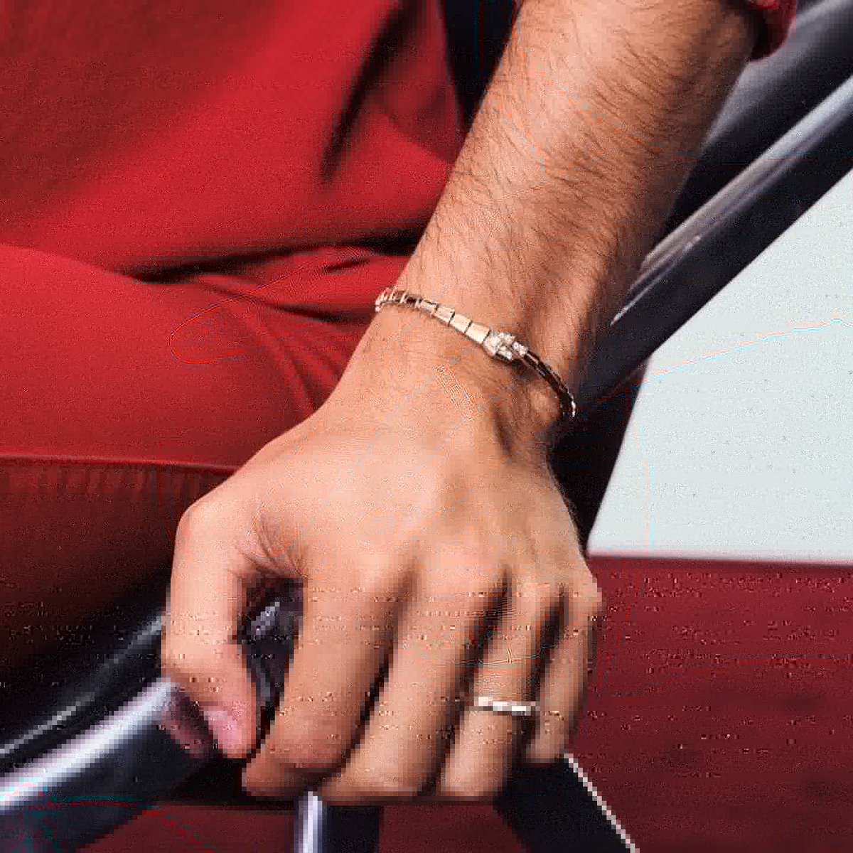 mobiliarigo's tweet photo. Celebrate a day full of love this year with @Bulgariofficial signature Valentine’s collection. Capturing the purest of emotions and coursing with that Roman passion for life, Bvlgari Valentine's Day gifts are as striking as love itself.

Visit https://t.co/HFFqfI83KL https://t.co/1A5cfnBuce