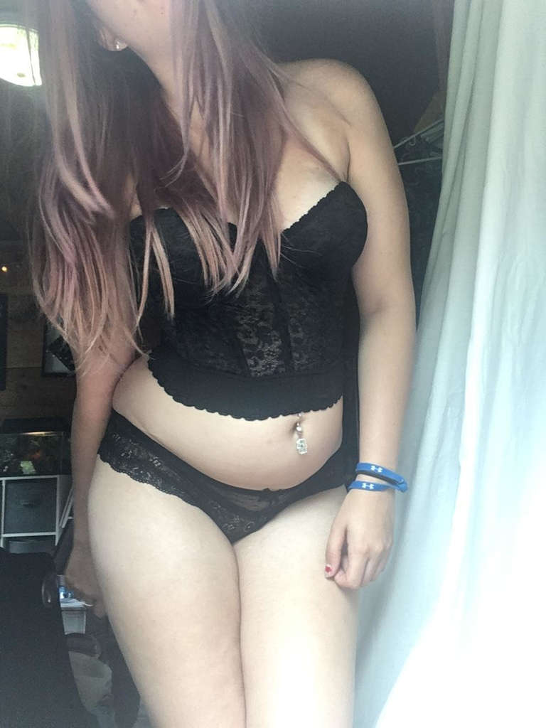 LucySimms17's tweet photo. Just wanted to show my man off a little bit today. 📲 💑 #GrannySex  #BigBooty  
Let’s chat and tell me what you want @LucySimms17 https://t.co/21bf8E2kqp