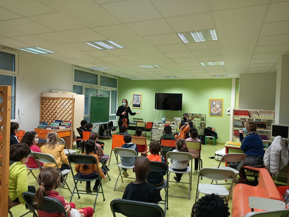 OrchestreOpéraMassy (@orchoperamassy) on Twitter photo Ce matin le Duo Andrea es à l'école Roux-Tenon de <a href="/villedemassy/">Ville de Massy</a> ! Les enfants assistent à un mini concert et une présentation du violon et du violoncelle.
<a href="/CDEssonne/">Département de l'Essonne</a>
#actionculturelle #orchestre Ce matin le Duo Andrea es à l'école Roux-Tenon de <a href="/villedemassy/">Ville de Massy</a> ! Les enfants assistent à un mini concert et une présentation du violon et du violoncelle.
<a href="/CDEssonne/">Département de l'Essonne</a>
#actionculturelle #orchestre