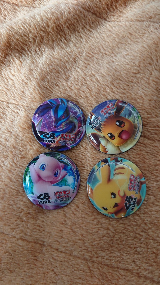 ট ইট র 大澤勇哉 そして くら寿司でのポケモンカード ゲームのグッズもありましたのでゲットしてきました テークアウトや店内で食べれる特別なセットを注文してポケモンのグッズがいろいろ貰えてよかったです 乳酸菌 ウォーターもポケモンカードゲームの絵柄に