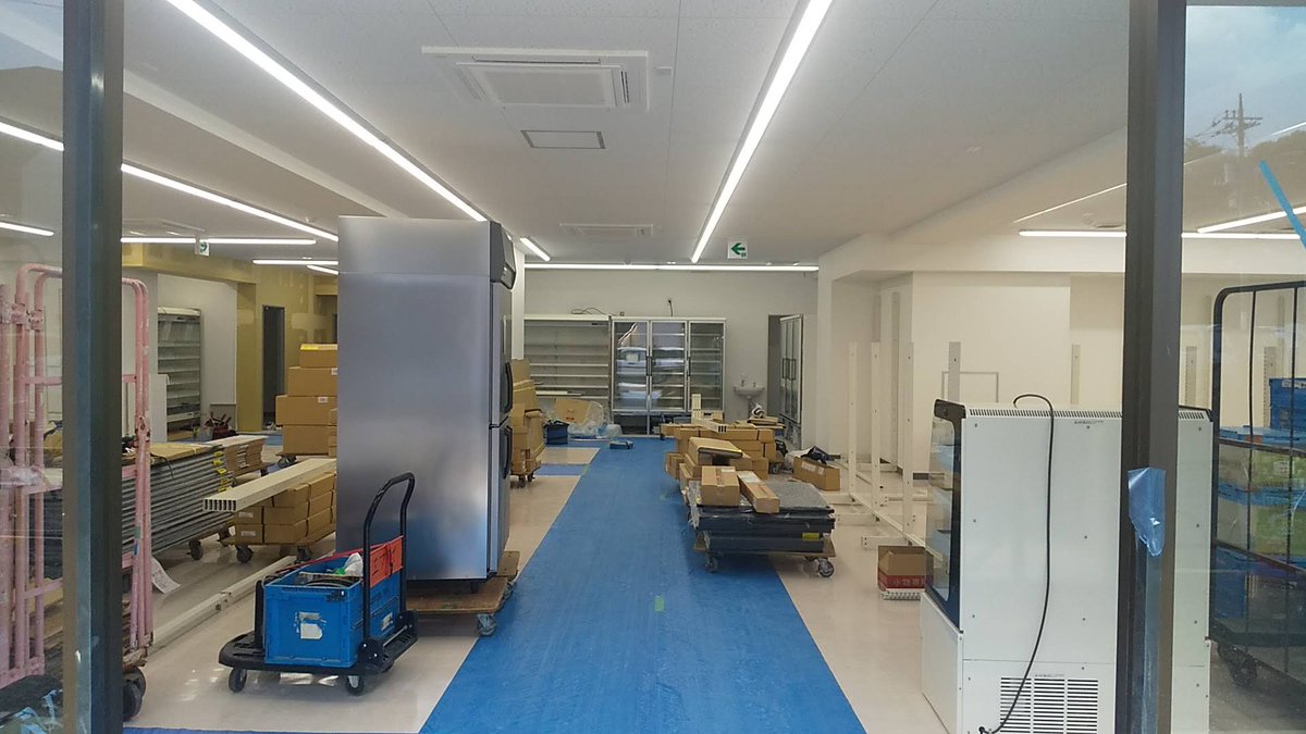 Furo1010 閉店後何に変わるかも愉しみですね 経堂のやきとりすみれ跡 以前ゆうちょatmのあった新築ビルのテナント 千歳船橋では昔ジーンズショップだったjovanの在ったサンキンビルの解体も始まり 北口のパチンコ屋は閉まったままですね